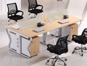 北京辦公家具市場新趨勢 屏風工位與會議桌租賃解析